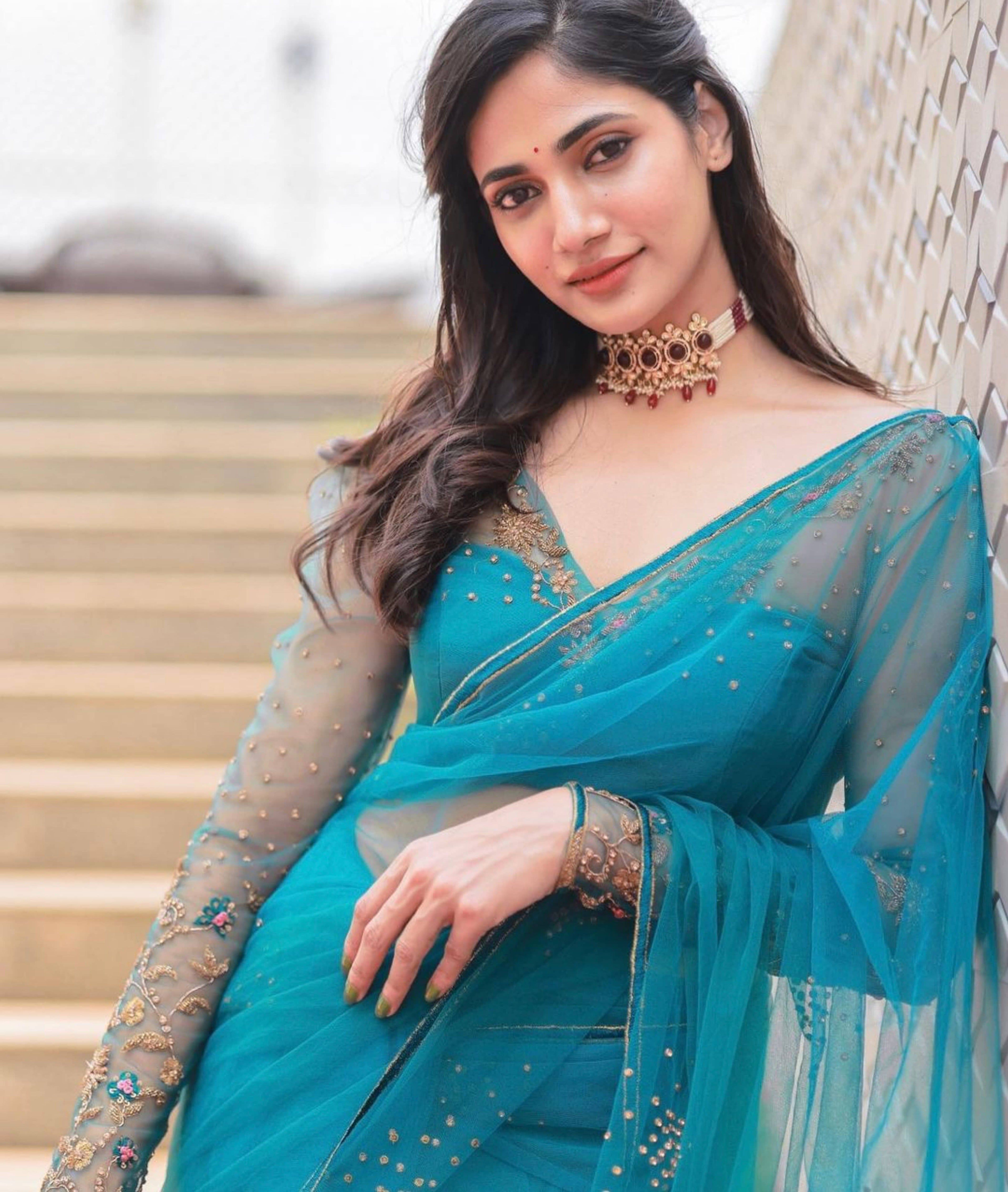 Bigg Boss fame and actress Losliya Mariyanesan in a teal blue handcrafted saree set designed by Archana Karthick.