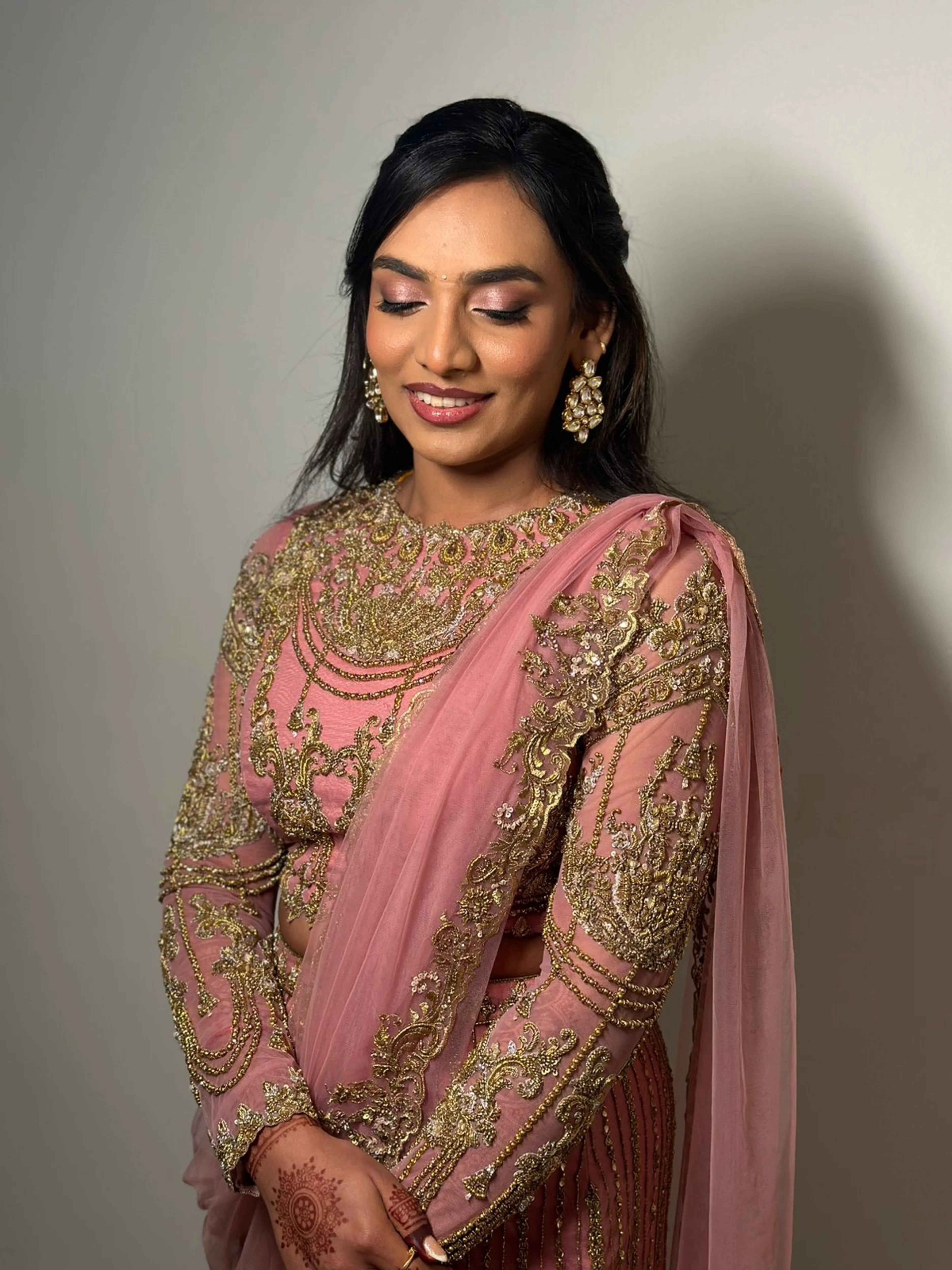 Bride Sushimita from US in an onion pink tulle lehenga by team Archana Karthick.