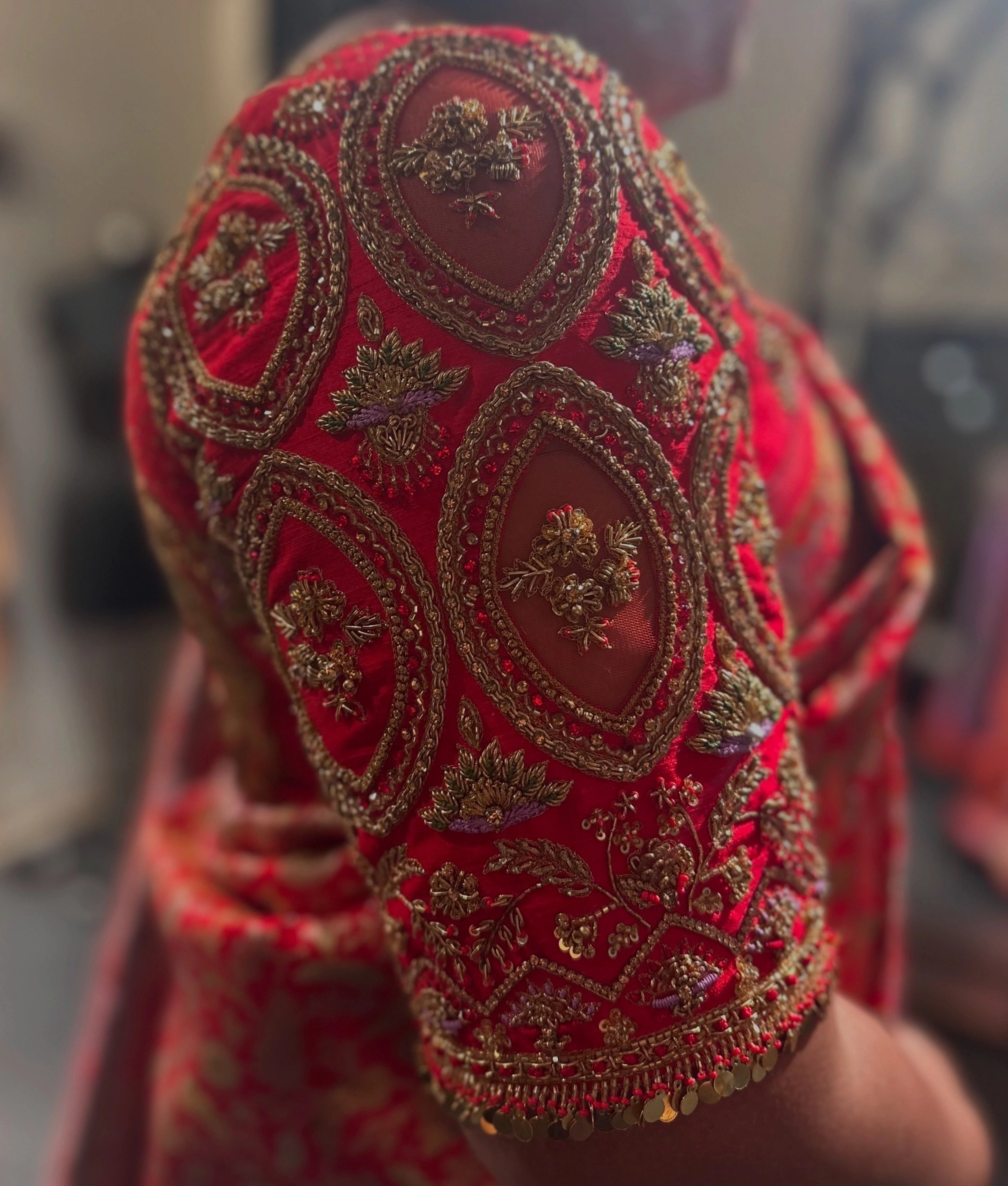 Bride Gayathri in a red silk blouse by team Archana Karthick.