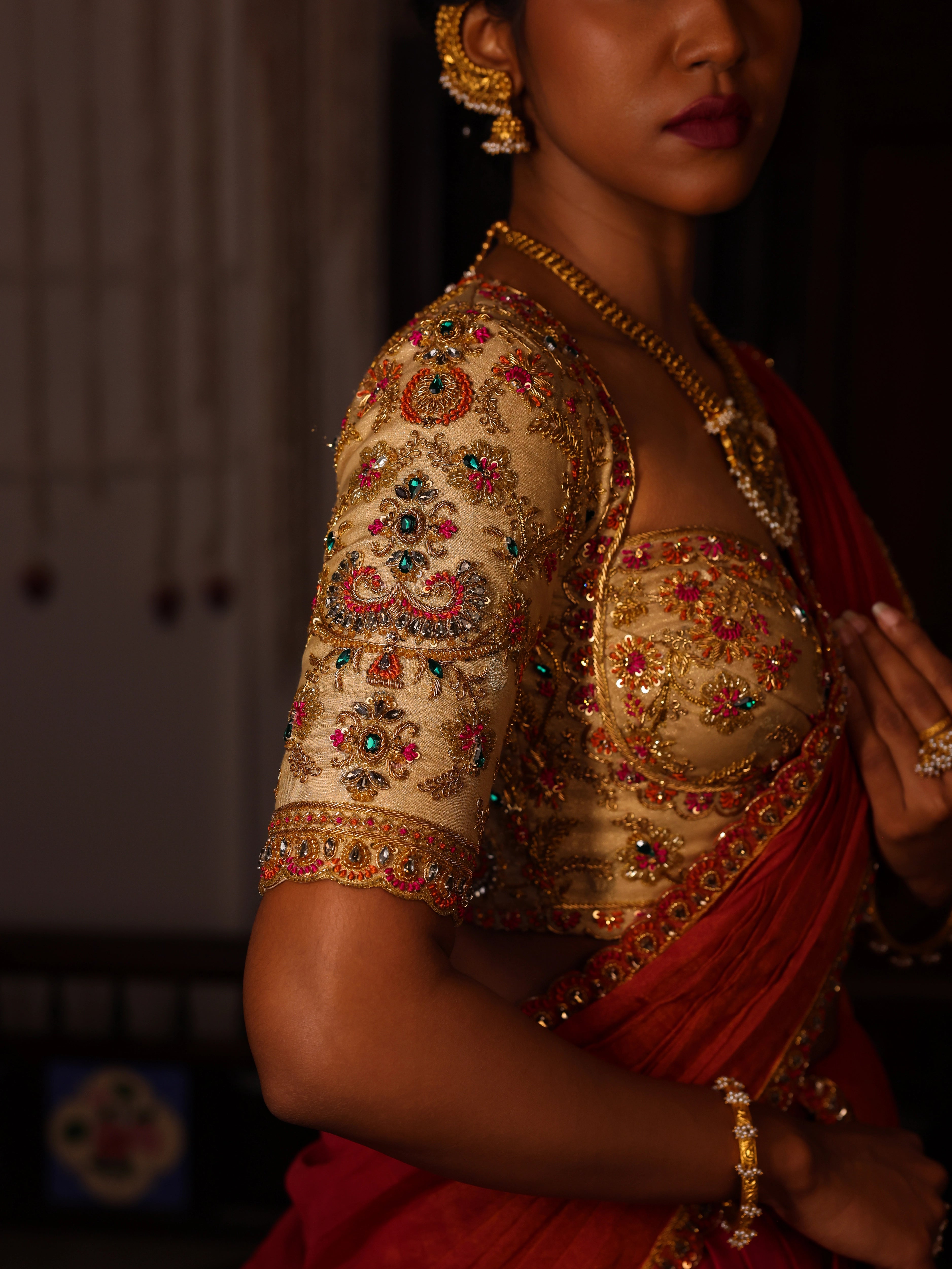 Model Gayathri Dhanasekar in ivory and pink silk half saree blouse with vummidi bangaru jewels